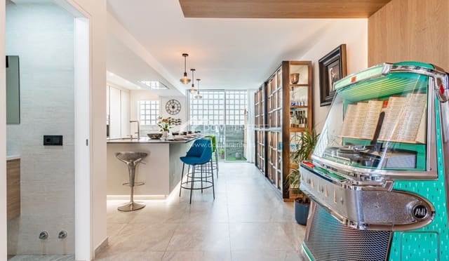3 soveværelse Byhus til salg i Los Cristianos, Arona med swimmingpool garage - € 675.000 (Ref: 9838589)