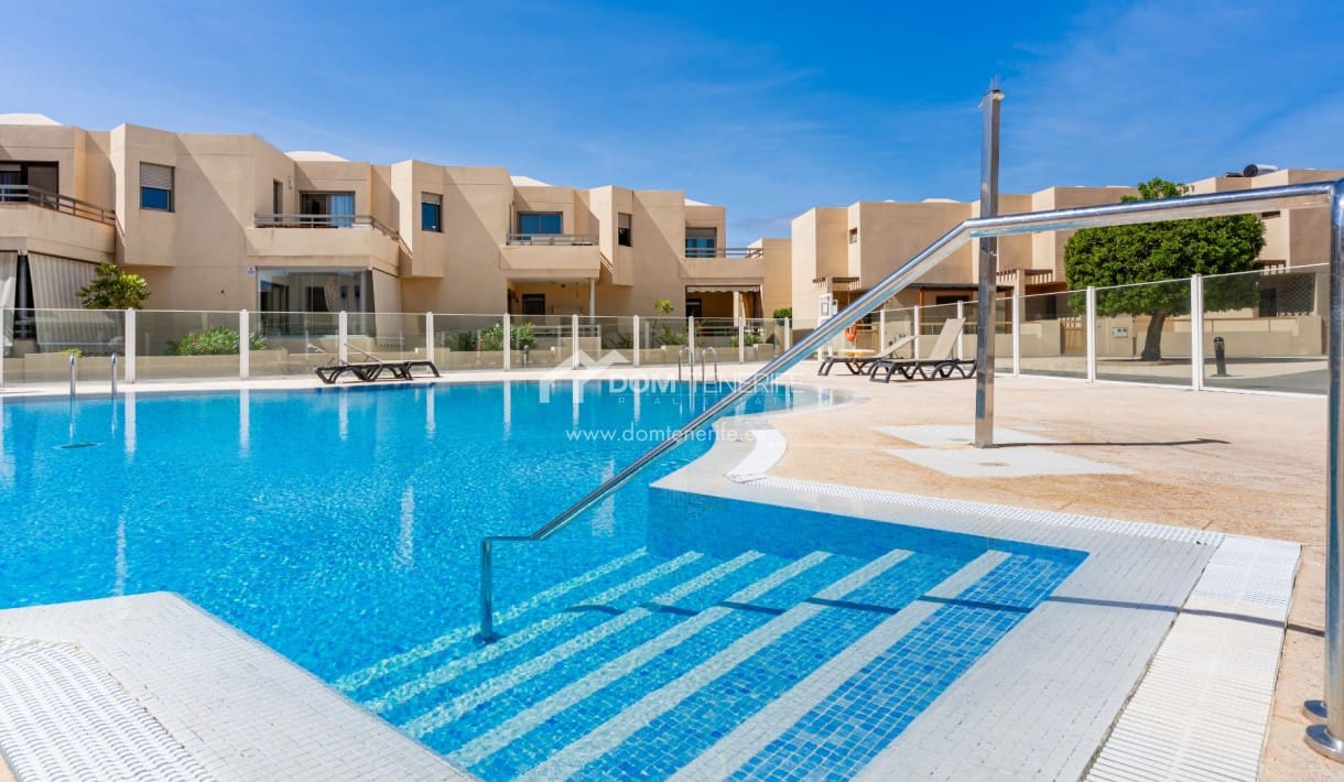 3 soveværelse Byhus til salg i La Tejita med swimmingpool garage - € 599.000 (Ref: 9858811)