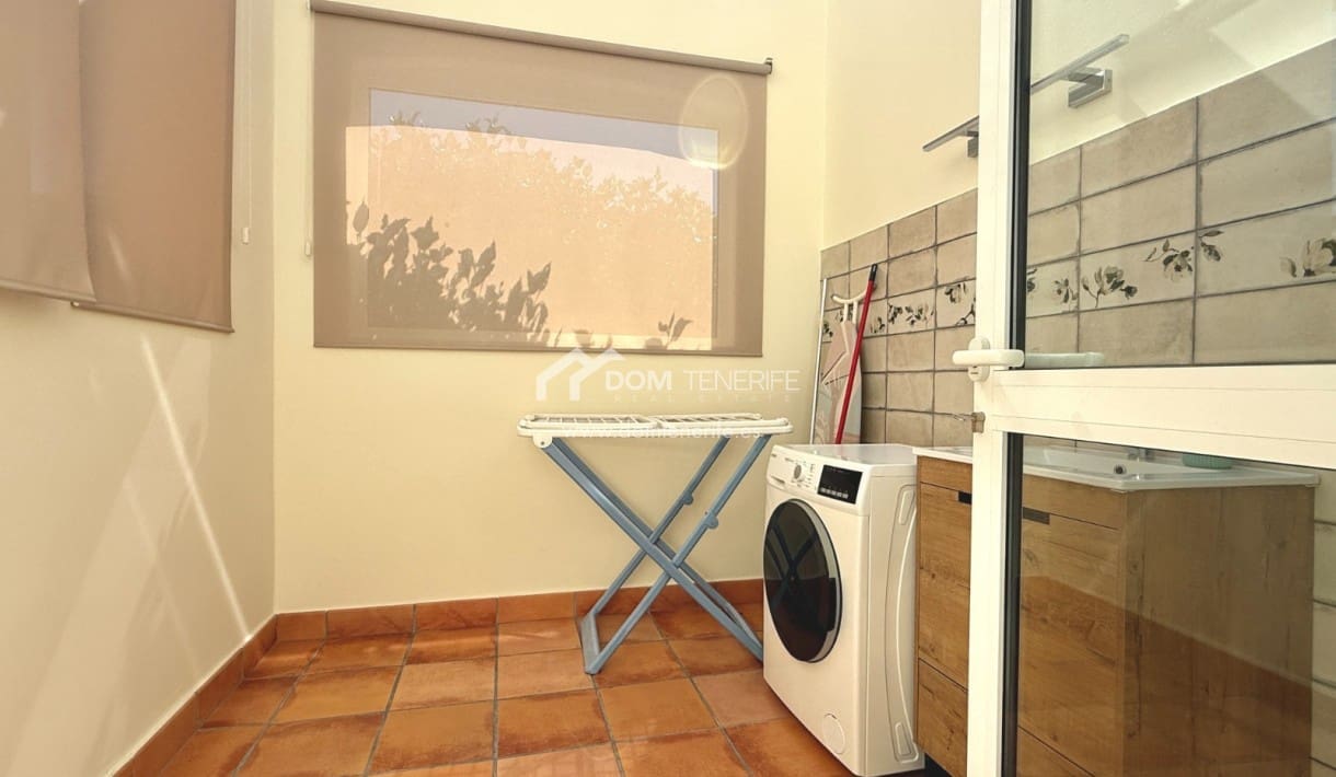 2 chambre Villa/Maison Semi-Mitoyenne à vendre à La Caleta Adeje avec piscine garage - 1 280 000 € (Ref: 9919035)