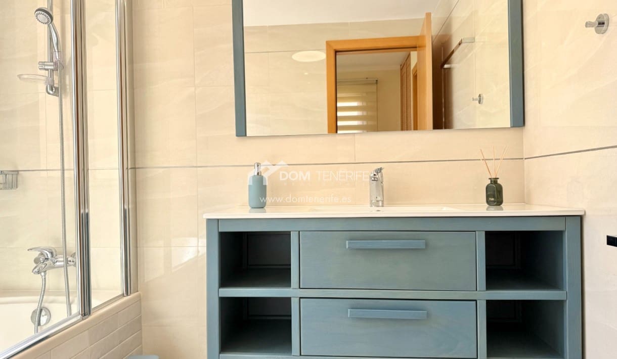 2 chambre Villa/Maison Semi-Mitoyenne à vendre à La Caleta Adeje avec piscine garage - 1 280 000 € (Ref: 9919035)