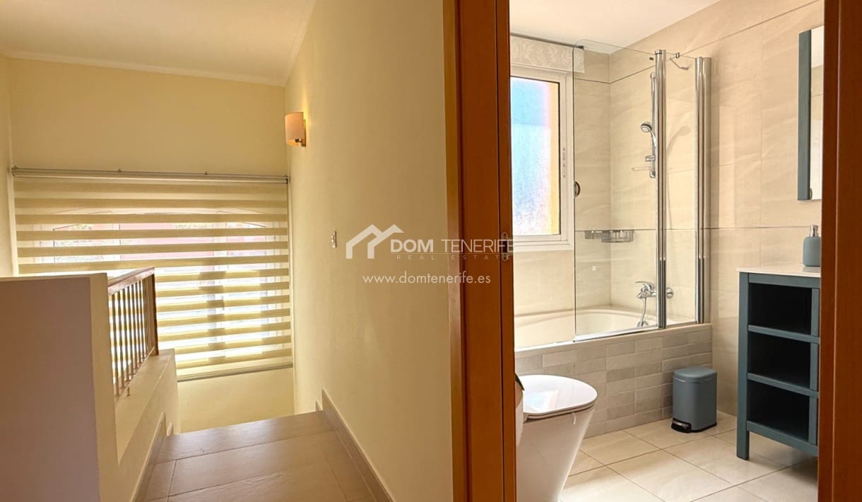 2 chambre Villa/Maison Semi-Mitoyenne à vendre à La Caleta Adeje avec piscine garage - 1 280 000 € (Ref: 9919035)
