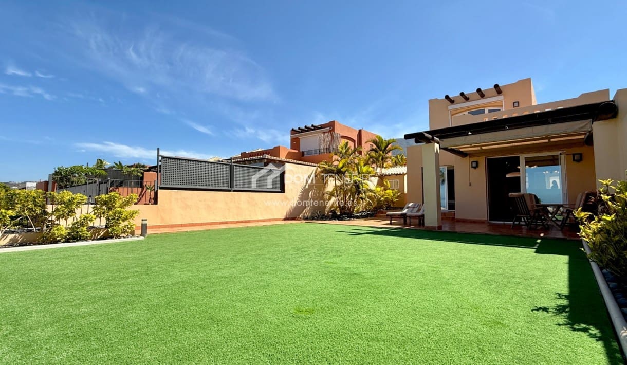 2 chambre Villa/Maison Semi-Mitoyenne à vendre à La Caleta Adeje avec piscine garage - 1 280 000 € (Ref: 9919035)