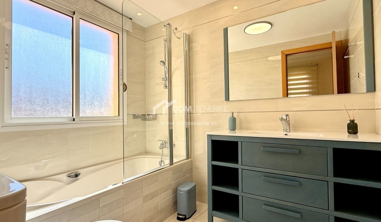 2 chambre Villa/Maison Semi-Mitoyenne à vendre à La Caleta Adeje avec piscine garage - 1 280 000 € (Ref: 9919035)