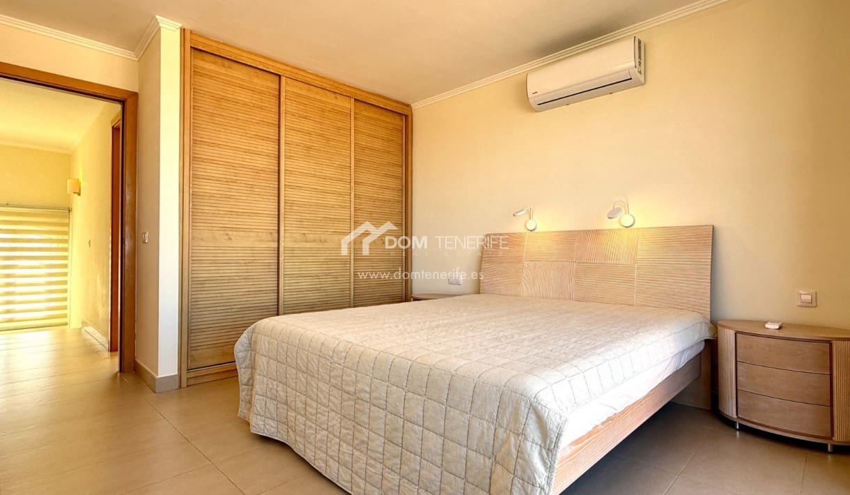 2 chambre Villa/Maison Semi-Mitoyenne à vendre à La Caleta Adeje avec piscine garage - 1 280 000 € (Ref: 9919035)