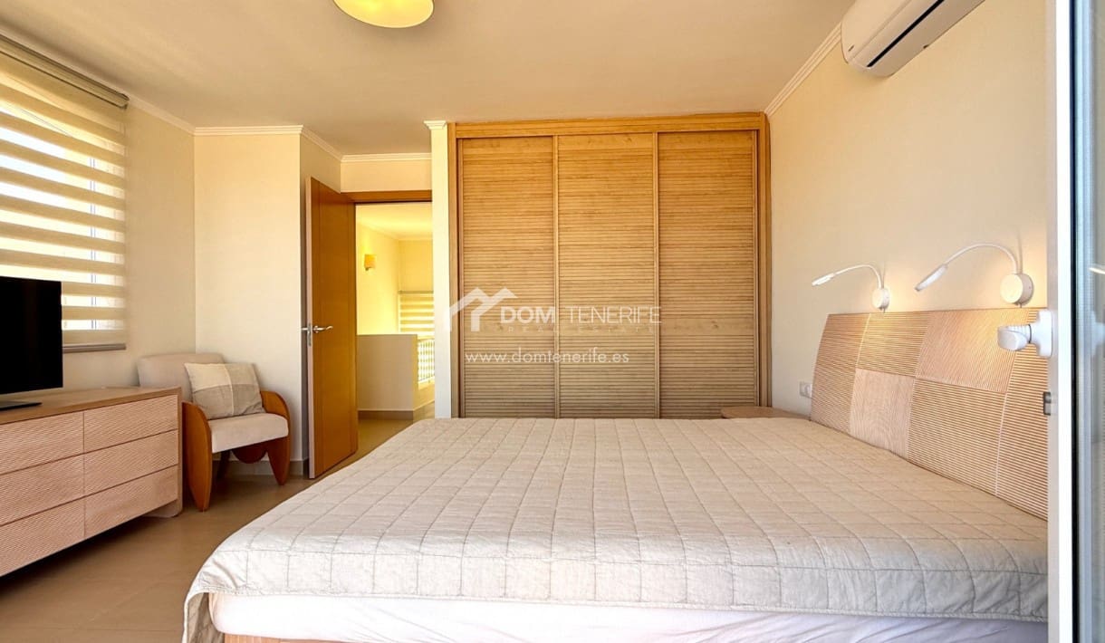 2 chambre Villa/Maison Semi-Mitoyenne à vendre à La Caleta Adeje avec piscine garage - 1 280 000 € (Ref: 9919035)