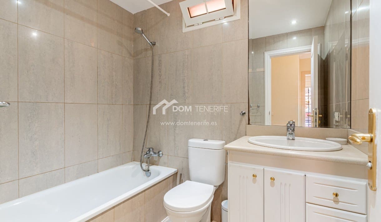 3 bedroom Apartment for sale in Playa del Duque with pool - € 895,000 (Ref: 9932666)