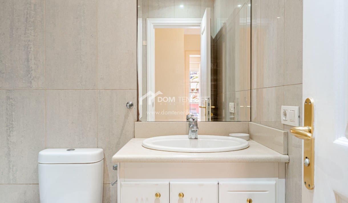 3 bedroom Apartment for sale in Playa del Duque with pool - € 895,000 (Ref: 9932666)