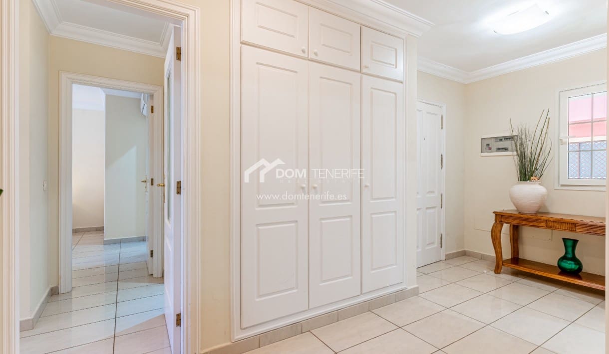 3 bedroom Apartment for sale in Playa del Duque with pool - € 895,000 (Ref: 9932666)