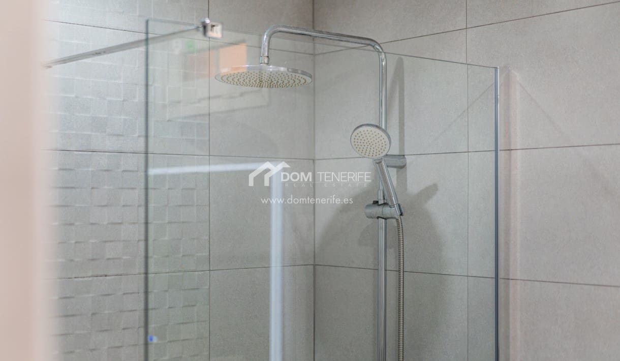 3 bedroom Apartment for sale in Playa del Duque with pool - € 895,000 (Ref: 9932666)