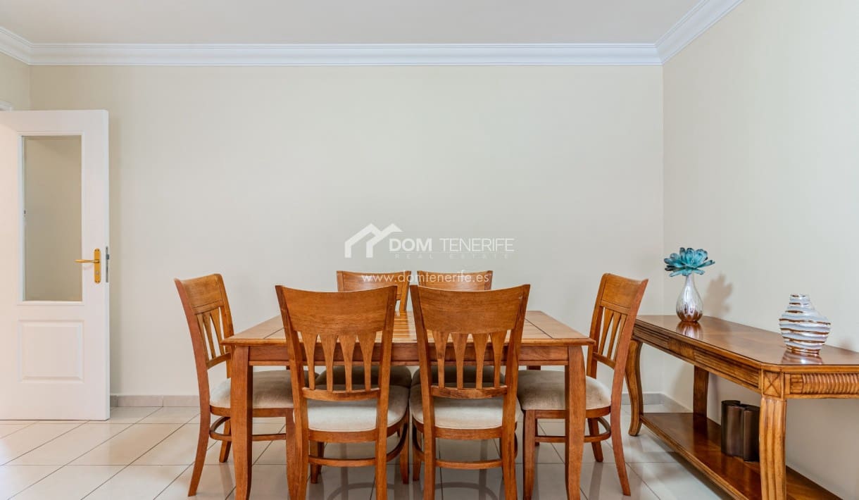 3 bedroom Apartment for sale in Playa del Duque with pool - € 895,000 (Ref: 9932666)