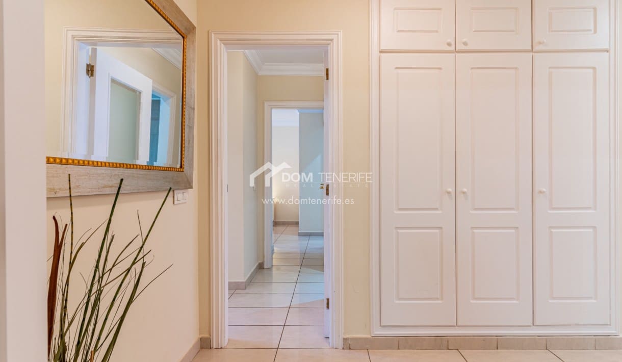 3 bedroom Apartment for sale in Playa del Duque with pool - € 895,000 (Ref: 9932666)