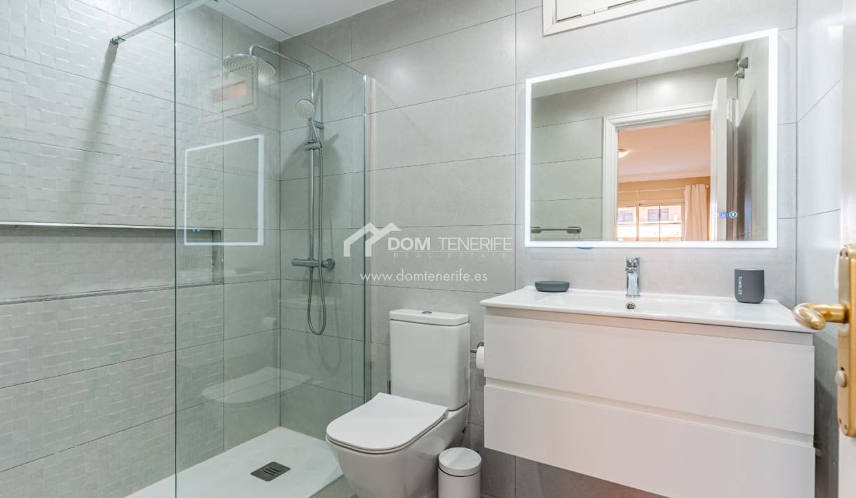 3 bedroom Apartment for sale in Playa del Duque with pool - € 895,000 (Ref: 9932666)