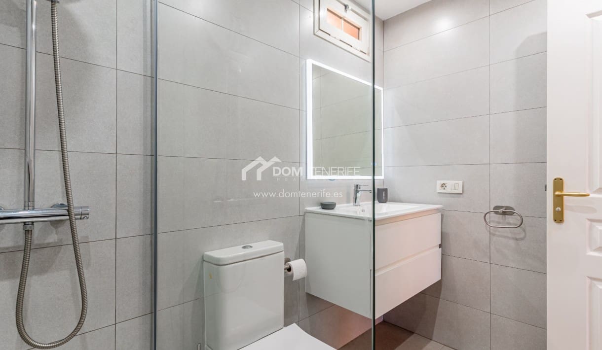 3 bedroom Apartment for sale in Playa del Duque with pool - € 895,000 (Ref: 9932666)