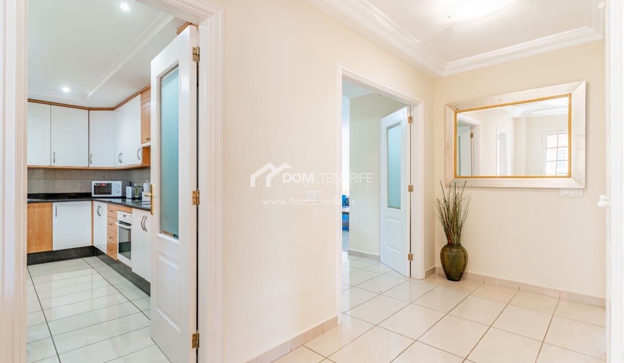3 bedroom Apartment for sale in Playa del Duque with pool - € 895,000 (Ref: 9932666)