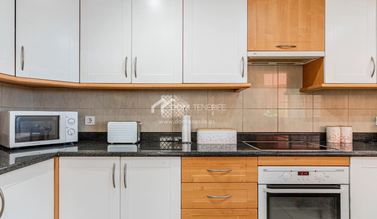 3 bedroom Apartment for sale in Playa del Duque with pool - € 895,000 (Ref: 9932666)