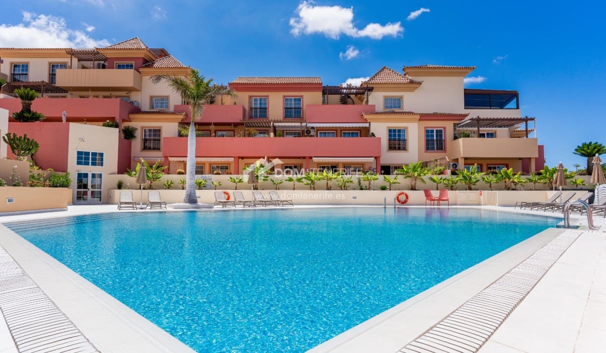 3 bedroom Apartment for sale in Playa del Duque with pool - € 895,000 (Ref: 9932666)
