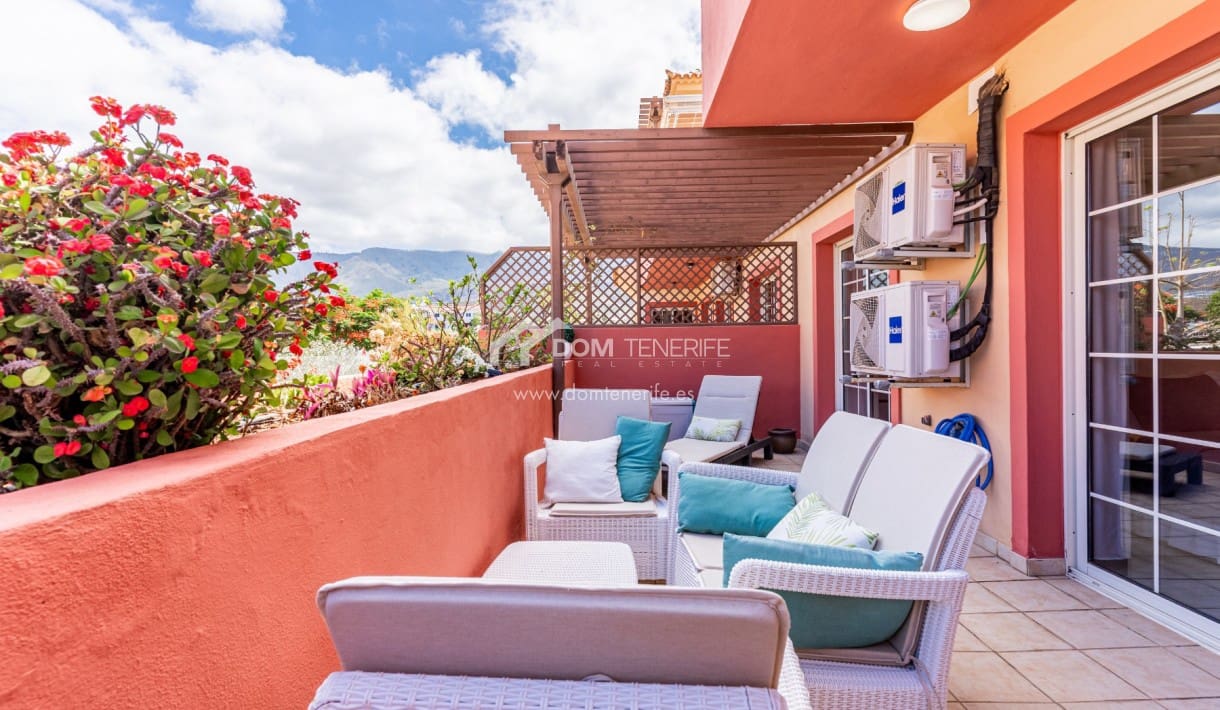 3 bedroom Apartment for sale in Playa del Duque with pool - € 895,000 (Ref: 9932666)