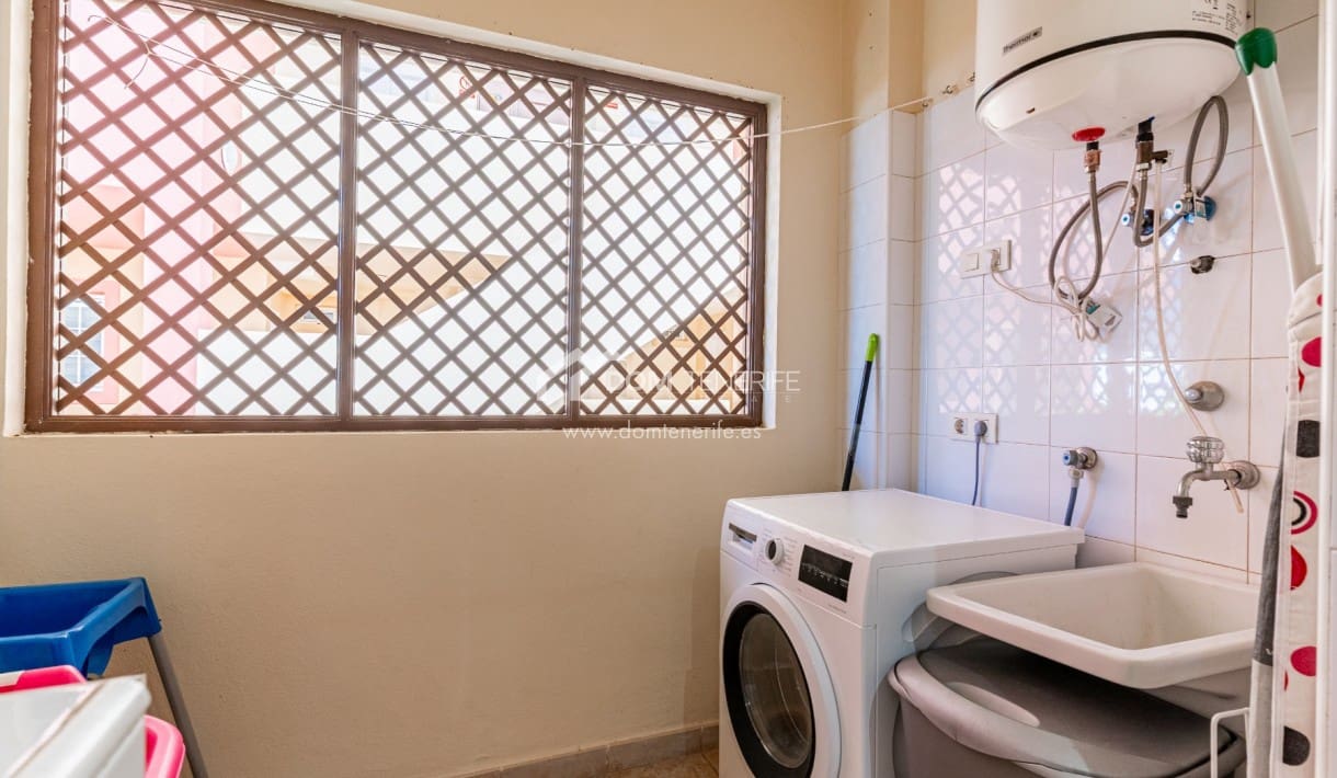 3 bedroom Apartment for sale in Playa del Duque with pool - € 895,000 (Ref: 9932666)