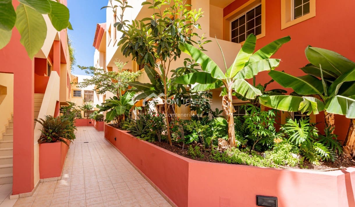 3 bedroom Apartment for sale in Playa del Duque with pool - € 895,000 (Ref: 9932666)