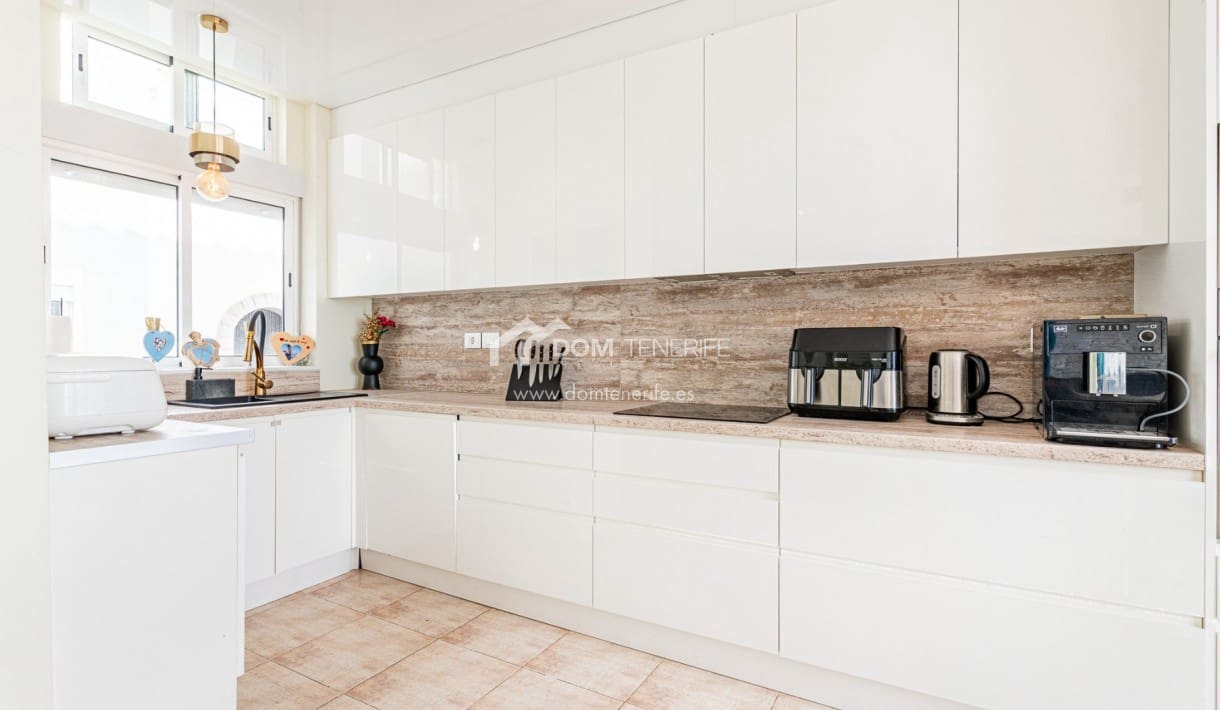 4 soveværelse Semi-Rækkehus til salg i Los Menores - € 588.000 (Ref: 9946765)