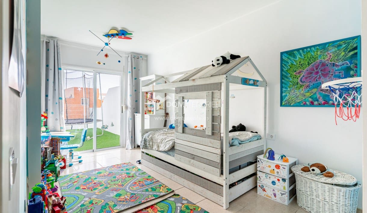 4 soveværelse Semi-Rækkehus til salg i Los Menores - € 588.000 (Ref: 9946765)