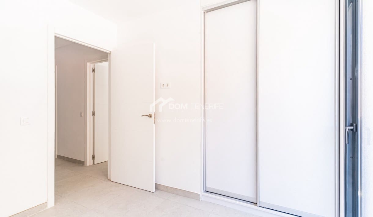 Apartamento de 2 habitaciones en Playa San Juan en venta con piscina garaje - 325.000 € (Ref: 9981516)