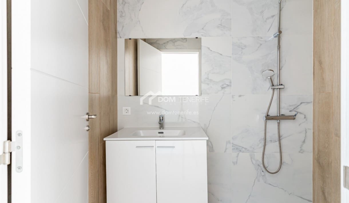Apartamento de 2 habitaciones en Playa San Juan en venta con piscina garaje - 325.000 € (Ref: 9981516)