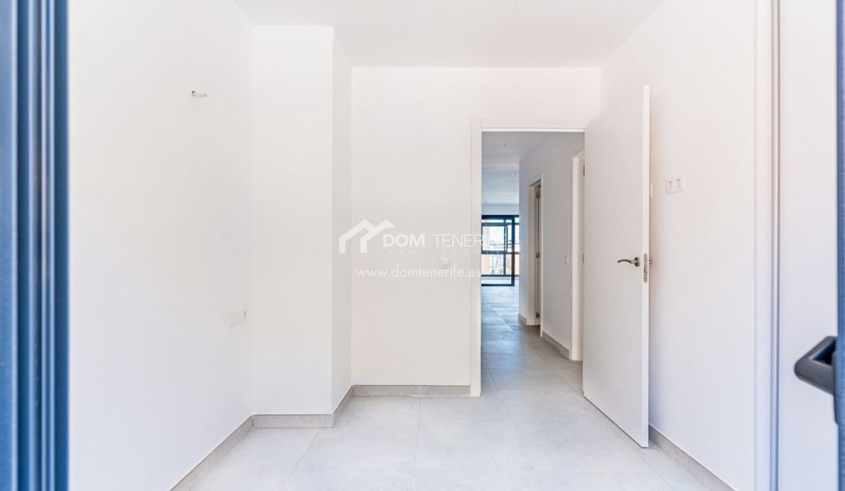 Apartamento de 2 habitaciones en Playa San Juan en venta con piscina garaje - 325.000 € (Ref: 9981516)