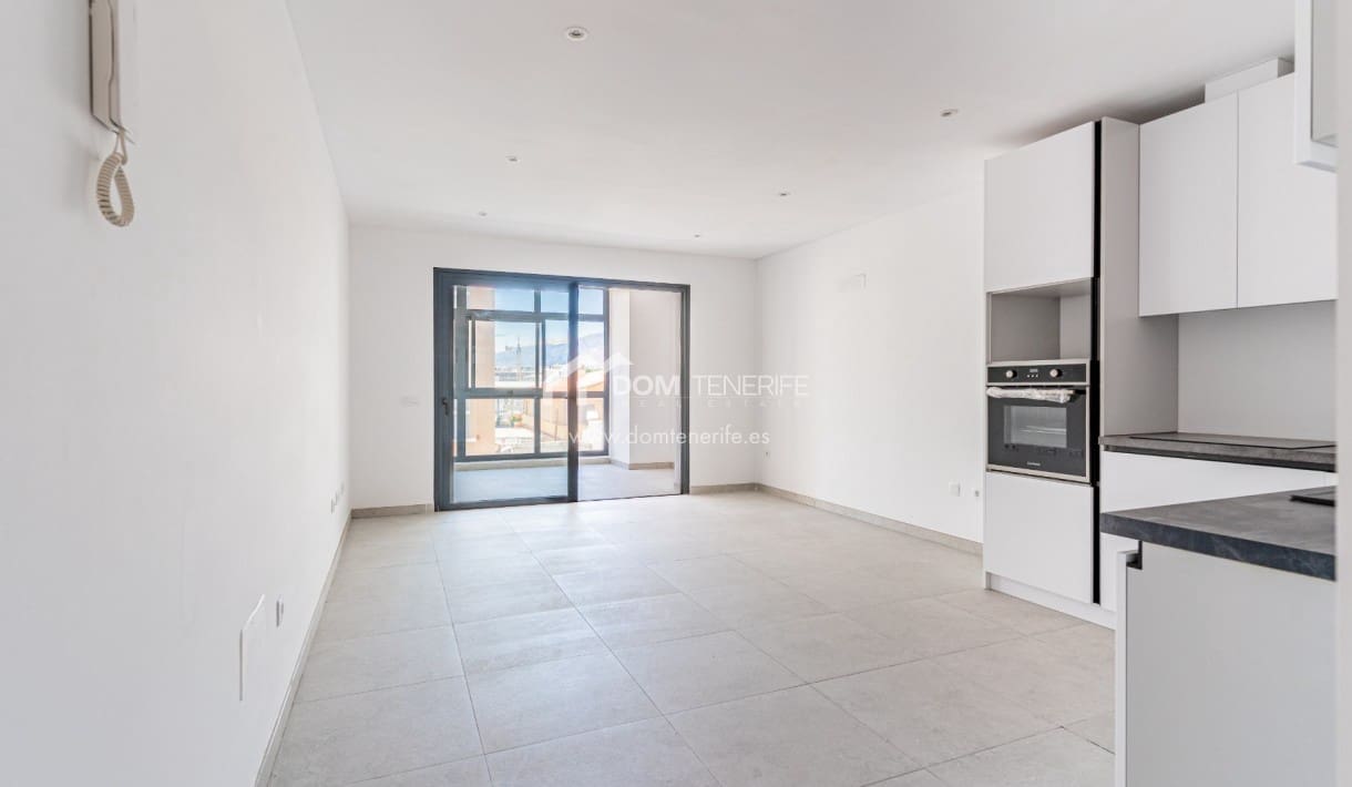 Apartamento de 2 habitaciones en Playa San Juan en venta con piscina garaje - 325.000 € (Ref: 9981516)