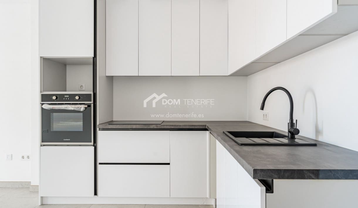 Apartamento de 2 habitaciones en Playa San Juan en venta con piscina garaje - 325.000 € (Ref: 9981516)