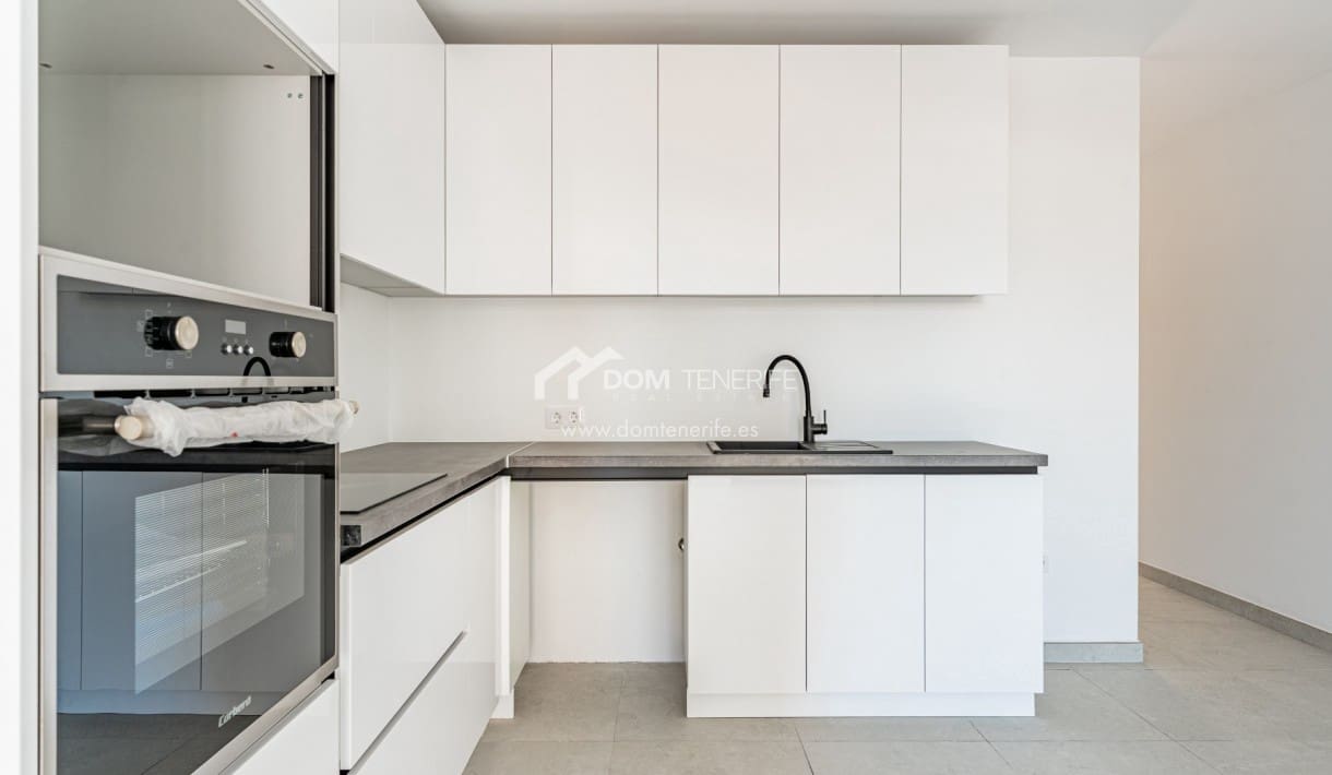 Apartamento de 2 habitaciones en Playa San Juan en venta con piscina garaje - 325.000 € (Ref: 9981516)