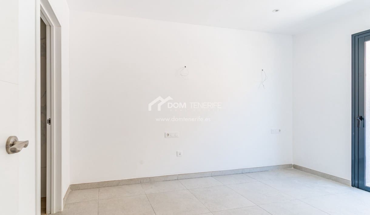 Apartamento de 2 habitaciones en Playa San Juan en venta con piscina garaje - 325.000 € (Ref: 9981516)
