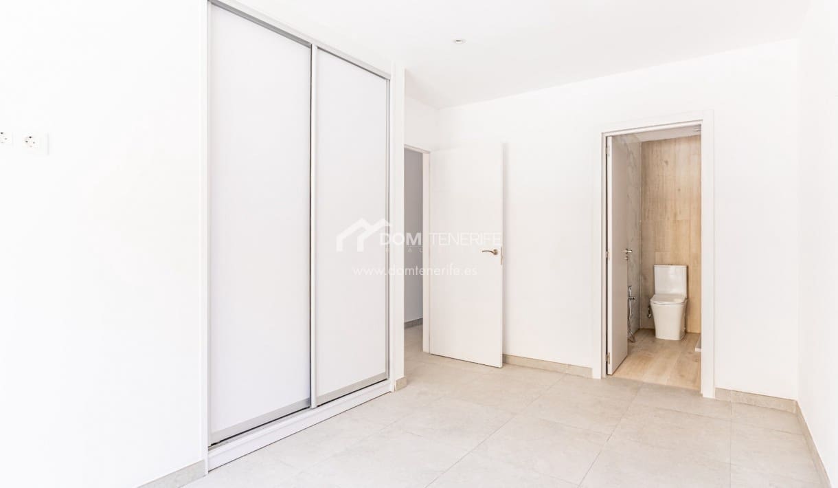 Apartamento de 2 habitaciones en Playa San Juan en venta con piscina garaje - 325.000 € (Ref: 9981516)