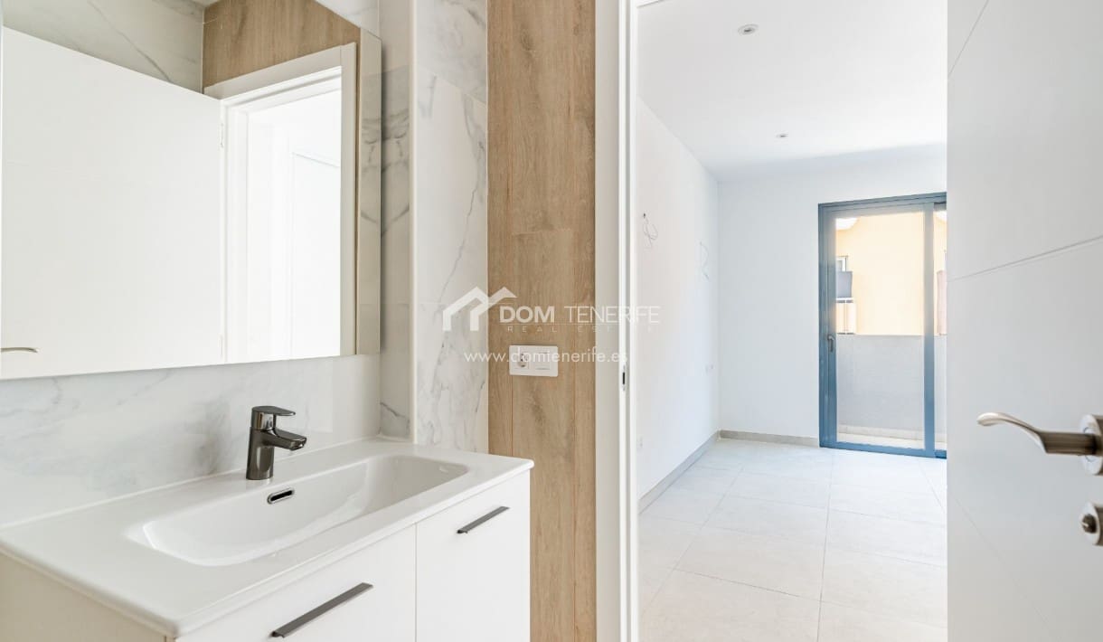 Apartamento de 2 habitaciones en Playa San Juan en venta con piscina garaje - 325.000 € (Ref: 9981516)
