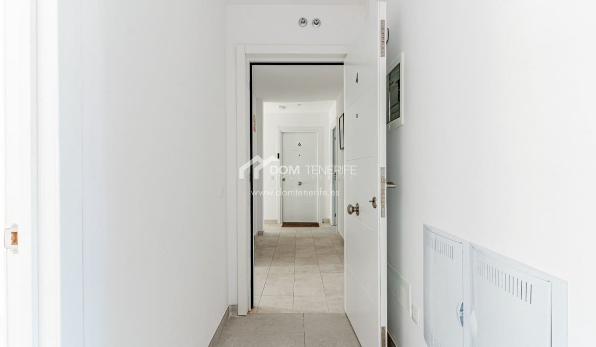 Apartamento de 2 habitaciones en Playa San Juan en venta con piscina garaje - 325.000 € (Ref: 9981516)