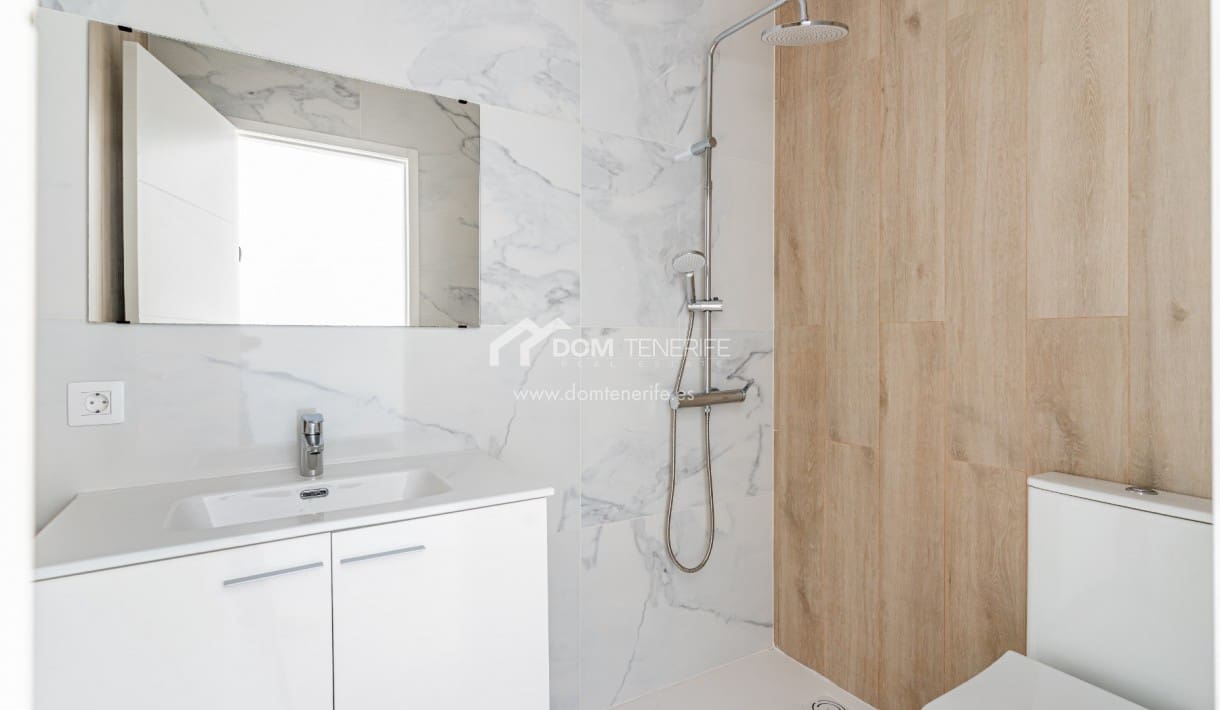 Apartamento de 2 habitaciones en Playa San Juan en venta con piscina garaje - 325.000 € (Ref: 9981516)