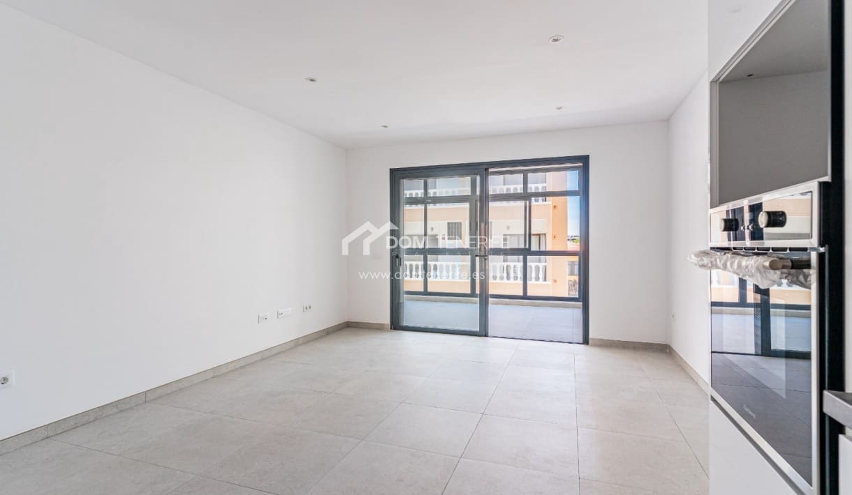 Apartamento de 2 habitaciones en Playa San Juan en venta con piscina garaje - 325.000 € (Ref: 9981516)