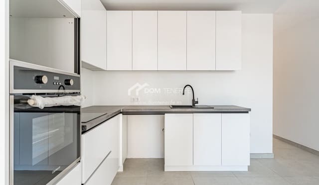 Apartamento de 2 habitaciones en Playa San Juan, Guía de Isora en venta con piscina garaje - 325.000 € (Ref: 9981516)