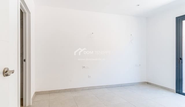 Apartamento de 2 habitaciones en Playa San Juan, Guía de Isora en venta con piscina garaje - 325.000 € (Ref: 9981516)