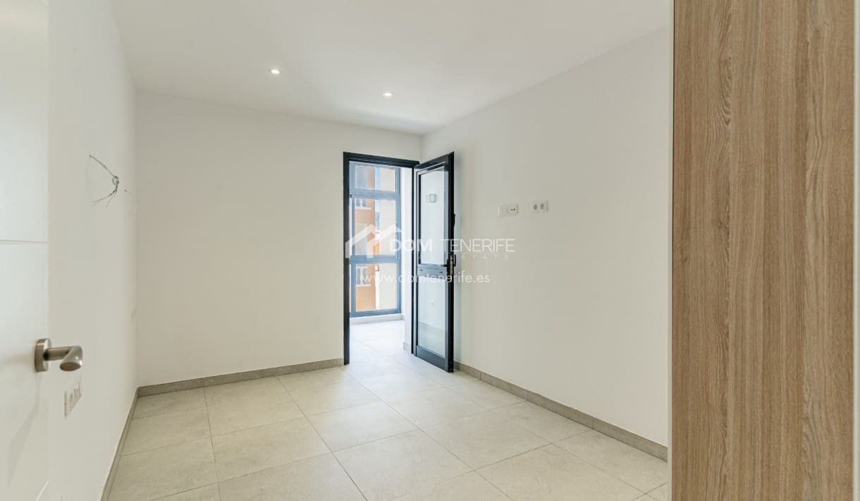 2 soveværelse Lejlighed til salg i Playa San Juan med swimmingpool garage - € 325.000 (Ref: 9981518)