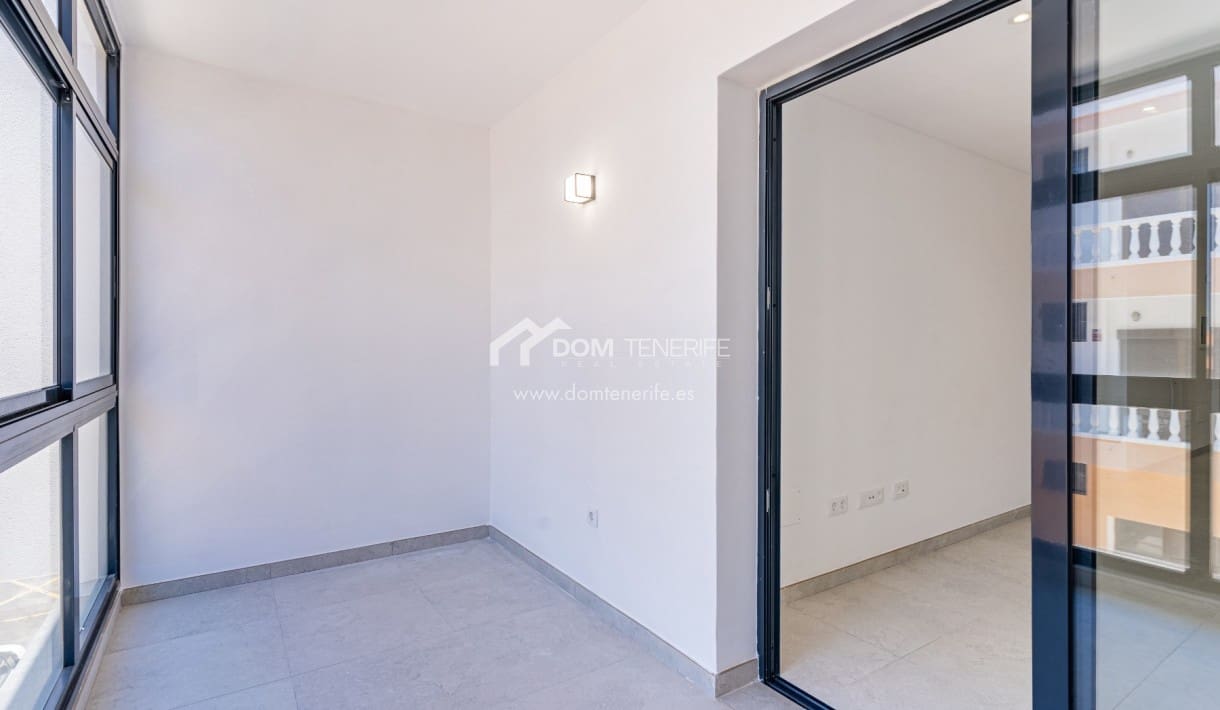 2 soveværelse Lejlighed til salg i Playa San Juan med swimmingpool garage - € 325.000 (Ref: 9981518)