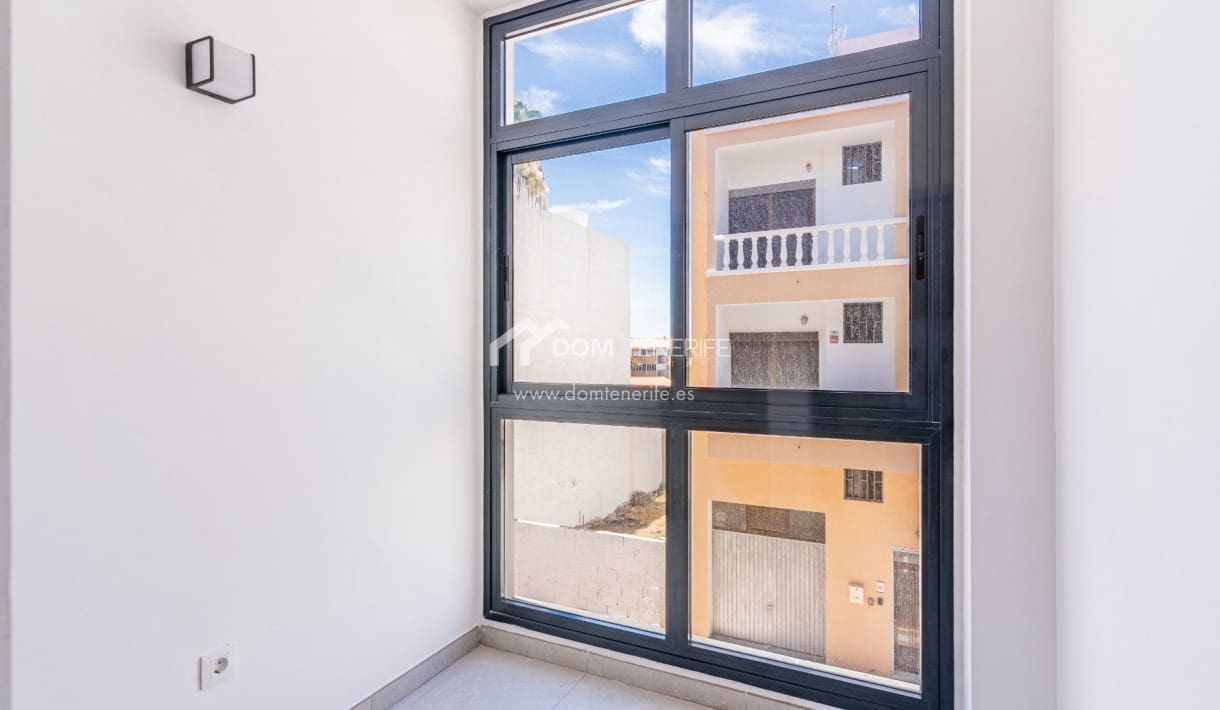 2 soveværelse Lejlighed til salg i Playa San Juan med swimmingpool garage - € 325.000 (Ref: 9981518)