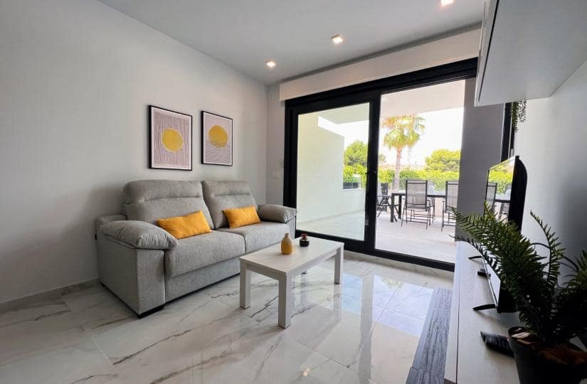 2 soveværelse Lejlighed til salg i Los Altos med swimmingpool garage - € 269.000 (Ref: 9420246)