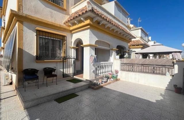 Casa de 3 habitaciones en El Chaparral - La Siesta - La Torreta, Torrevieja en venta con piscina garaje - 215.000 € (Ref: 9420249)