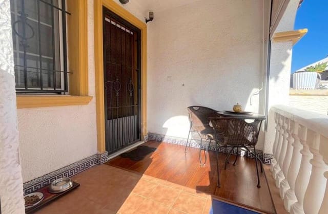 Casa de 3 habitaciones en El Chaparral - La Siesta - La Torreta, Torrevieja en venta con piscina garaje - 215.000 € (Ref: 9420249)