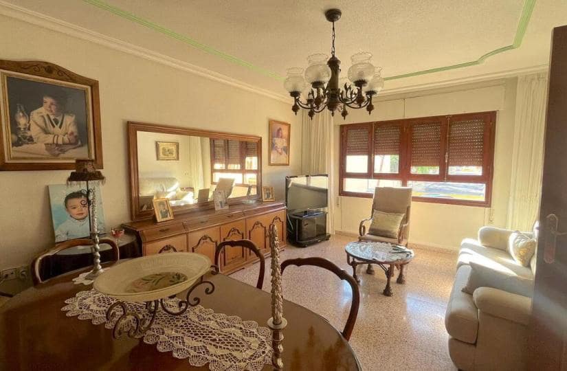 4 bedroom Townhouse for sale in Formentera del Segura with garage - € 200,000 (Ref: 9420250)