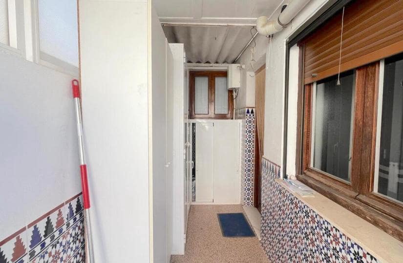 4 bedroom Townhouse for sale in Formentera del Segura with garage - € 200,000 (Ref: 9420250)