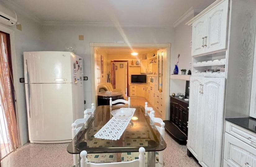 4 bedroom Townhouse for sale in Formentera del Segura with garage - € 200,000 (Ref: 9420250)