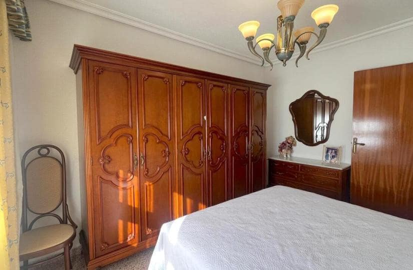 4 bedroom Townhouse for sale in Formentera del Segura with garage - € 200,000 (Ref: 9420250)