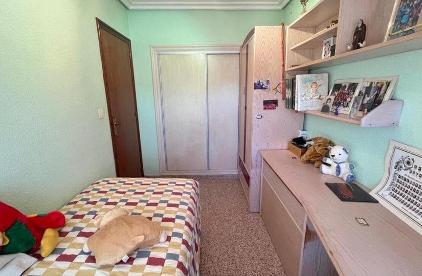 4 bedroom Townhouse for sale in Formentera del Segura with garage - € 200,000 (Ref: 9420250)